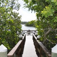 Bay and Beach Club Bay Side Dock