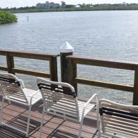 Bay and Beach Club Bay Side Dock